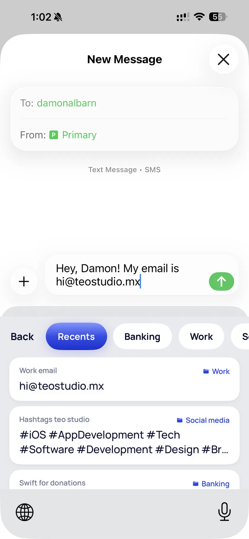 The same message, now reading “Hey, Damon! My email is hi@teostudio.mx” after a single tap on the saved text.